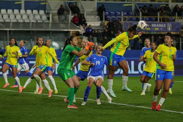 CALCIO - Amichevole - Italy Women vs Brazil Women Header of Isabela Chagas (Brazil) during Italy Women vs Brazil Women, Friendly football match in Parma, Italy, October 28 2025 Parma Italy  Copyright: xIPAxSport ABACAx