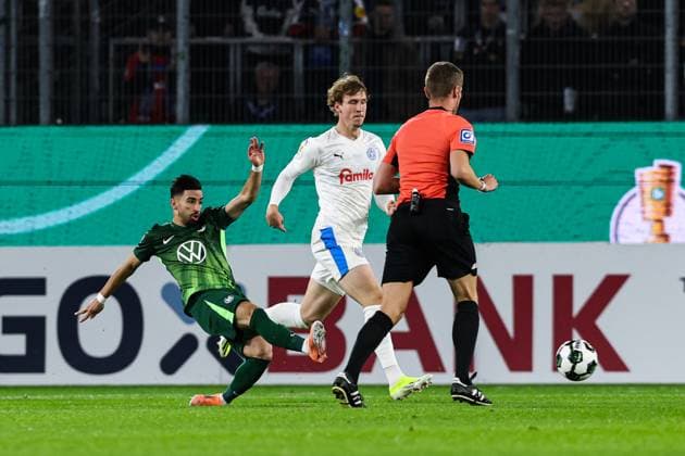 Mohamed Amoura VfL Wolfsburg,9 vs Lasse Rosenboom Holstein Kiel,23 2 Round DFB Cup Season 2025 2026 VfL Wolfsburg vs Holstein Kiel at the Volkswagen Arena in Wolfsburg Action,Football,Germany,Man,Men,28 10 2025