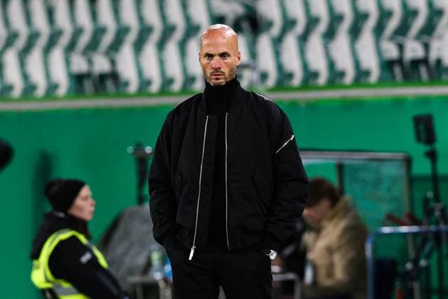 Coach Paul Simonis VfL Wolfsburg 2nd round DFB Cup season 2025 2026 VfL Wolfsburg vs Holstein Kiel at the Volkswagen Arena in Wolfsburg Football,Germany,men,men,28 10 2025