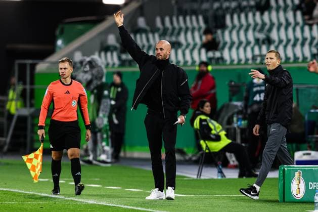 Coach Paul Simonis VfL Wolfsburg 2nd round DFB Cup season 2025 2026 VfL Wolfsburg vs Holstein Kiel at the Volkswagen Arena in Wolfsburg Football,Germany,men,men,28 10 2025