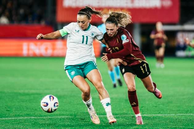 UEFA Women s Nations League Belgium vs Ireland, 28 10 2025 LEUVEN, BELGIUM OCTOBER 28 Katie McCabe Ireland, 11 challenges Jill Janssens Belgium, 17 for the ball during the UEFA Womens Nations League Relegation Play Off match between Belgium and Ireland at Den Dreef Stadium onOctober 28, 2025 in Leuven, Belgium Copyright: xBEAUTIFULxSPORTS Freisenx