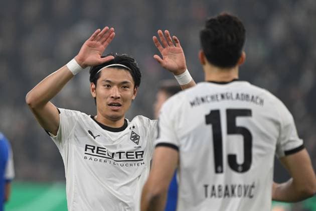 Shuto MACHINO MG and Haris TABAKOVIC MG gestures, gesticulated, Football, DFB Pokal, 2 Hauptrunde, Borussia Moenchengladbach MG Karlsruher SC KA 3 1 am 28 10 2025 im Borussiapark Moenchengladbach Deutschland DFL regulations prohibit any use of photographs as image sequences and or quasi video Â