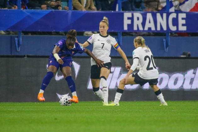 28 10 2025, xgrfx, Soccer UEFA Women s Nations League Semifinal , France Germany v l Sandy Baltimore France , Giulia Gwinn, Elisa Senß German Women s National Team DFL DFB REGULATIONS PROHIBIT ANY USE OF PHOTOGRAPHS as IMAGE SEQUENCES and or QUASI VIDEO Caen