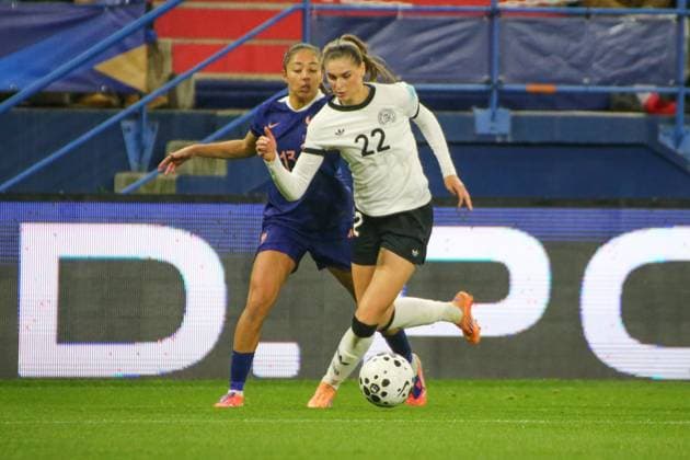 28 10 2025, xgrfx, Soccer UEFA Women s Nations League Semifinal , France Germany v l Selma Bacha France , Jule Brand German Women s National Team DFL DFB REGULATIONS PROHIBIT ANY USE OF PHOTOGRAPHS as IMAGE SEQUENCES and or QUASI VIDEO Caen