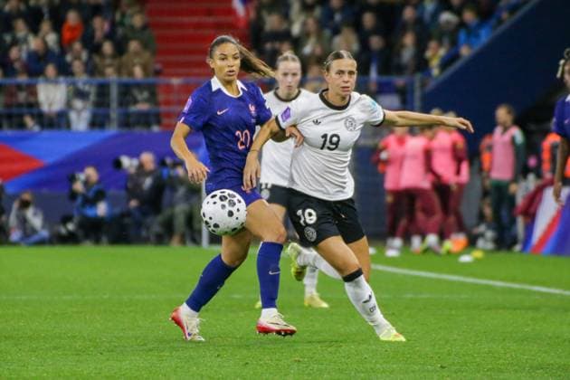 28 10 2025, xgrfx, Soccer UEFA Women s Nations League Semifinal , France Germany v l Delphine Cascarino France , Klara Bühl German Women s National Team DFL DFB REGULATIONS PROHIBIT ANY USE OF PHOTOGRAPHS as IMAGE SEQUENCES and or QUASI VIDEO Caen