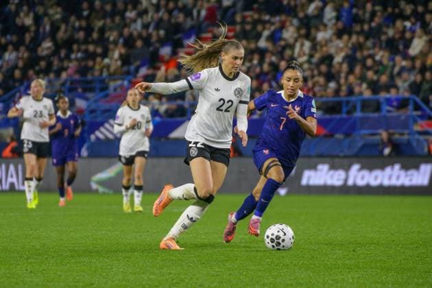 28 10 2025, xgrfx, Soccer UEFA Women s Nations League Semifinal , France Germany v l Jule Brand German Women s National Team , Sakina Karchaoui France DFL DFB REGULATIONS PROHIBIT ANY USE OF PHOTOGRAPHS as IMAGE SEQUENCES and or QUASI VIDEO Caen