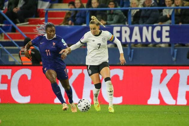 28 10 2025, xgrfx, football UEFA Women s Nations League semi-final , France Germany v l Diani Kadidiatou France , Giulia Gwinn German women s national team DFL DFB REGULATIONS PROHIBIT ANY USE OF PHOTOGRAPHS as IMAGE SEQUENCES and or QUASI VIDEO Caen