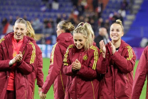 Caen, France 28 October 2025 UEFA Nations League Women 2025 2026 France vs Germany In the picture from left goalkeeper Rafaela Borggräfe Borggraefe Germany , Kathrin Hendrich Germany and Giulia Gwinn Germany celebrating after the victory against France and thus in the final of the UEFA Women™s Nations League Stade Michel dÂ Ornano Copyright: xFotostandx xFantinix