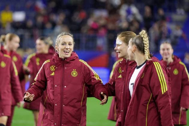 Caen, France 28 October 2025 UEFA Nations League Women 2025 2026 France vs Germany In the picture from left Kathrin Hendrich Germany , Sjoeke Nüsken Nuesken Germany and Giulia Gwinn Germany celebrating after the victory against France and thus in the final of the UEFA Women™s Nations League Stade Michel dÂ Ornano Copyright: xFotostandx xFantinix