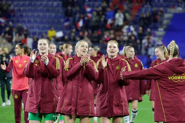Caen, France 28 October 2025 UEFA Nations League Women 2025 2026 France vs Germany In the picture from left goalkeeper Stina Johannes Germany , Kathrin Hendrich Germany and Sjoeke Nüsken Nuesken Germany celebrating after the victory against France and thus in the final of the UEFA Women™s Nations League Stade Michel dÂ Ornano Copyright: xFotostandx xFantinix