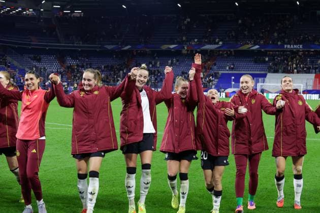 Caen, France 28 October 2025 UEFA Nations League Women 2025 2026 France vs Germany In the picture The players of the German womens national soccer team celebrating after the victory against France and thus in the final of the UEFA Women™s Nations League Stade Michel dÂ Ornano Copyright: xFotostandx xFantinix