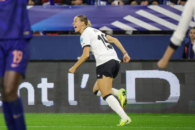 Caen, France 28 October 2025 UEFA Nations League Women 2025 2026 France vs Germany In the picture Goalscorer Klara Bühl Buehl Germany scores the goal to 2 1 for Germany and cheers Stade Michel dÂ Ornano Copyright: xFotostandx xFantinix