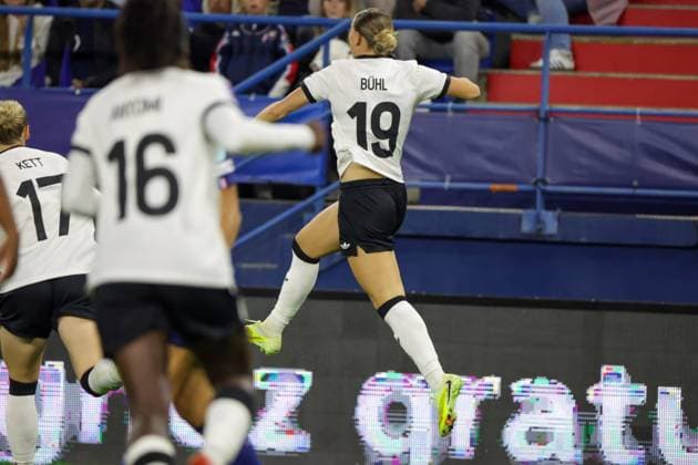 Caen, France 28 October 2025 UEFA Nations League Women 2025 2026 France vs Germany In the picture Goalscorer Klara Bühl Buehl Germany scores the goal to 2 1 for Germany and cheers Stade Michel dÂ Ornano Copyright: xFotostandx xFantinix