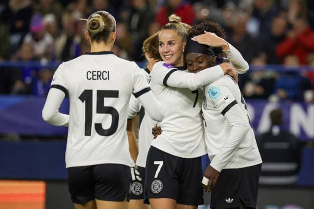 Caen, France 28 October 2025 UEFA Nations League Women 2025 2026 France vs Germany In the picture from left the third scorer Nicole Anyomi Germany scores the goal to 3 1 for Germany, which was disallowed after examination by the referee due to an offside position, and cheers with Giulia Gwinn Germany and Selina Cerci Germany Stade Michel dÂ Ornano Copyright: xFotostandx xFantinix