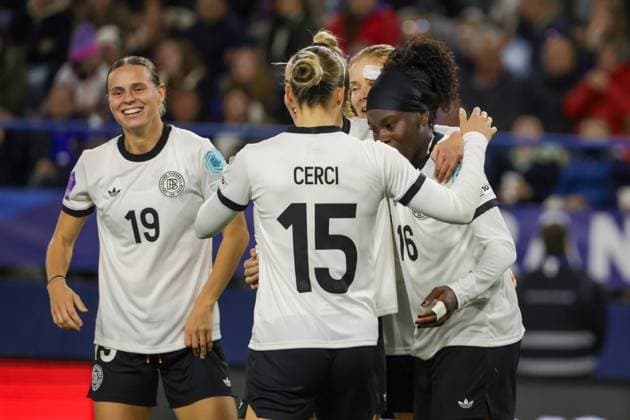 Caen, France 28 October 2025 UEFA Nations League Women 2025 2026 France vs Germany In the picture T from left the fourth scorer Nicole Anyomi Germany scores the goal to 3 1 for Germany, which was disallowed after examination by the referee due to an offside position, and cheers with Klara Bühl Buehl Germany , Giulia Gwinn Germany , hidden in the picture, Selina Cerci Germany Stade Michel dÂ Ornano Copyright: xFotostandx xFantinix