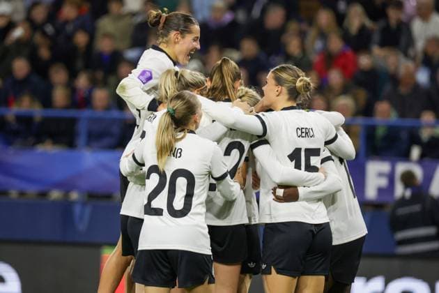 Caen, France 28 October 2025 UEFA Nations League Women 2025 2026 France vs Germany In the picture Goalscorer Nicole Anyomi Germany , hidden in the picture, scores the goal to make it 3 1 for Germany, which was disallowed after a review by the referee due to an offside position, and cheers with her teammates Stade Michel dÂ Ornano Copyright: xFotostandx xFantinix