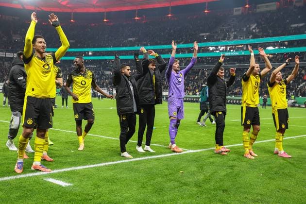 Soccer DFB Cup Eintracht Frankfurt Borussia Dortmund on 28 10 2025 at Deutsche Bank Park in Frankfurt Cheers and joy about the victory in the penalty shootout at the team of Borussia Dortmund among others Jobe Bellingham Dortmund 7 , Serhou Guirassy Dortmund 9 , goalkeeper Gregor Kobel Dortmund 1 , Waldemar Anton Dortmund 3 MH