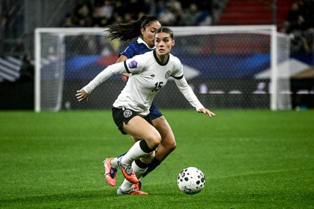 FRANCE ALLEMAGNE PHOTOPQR OUEST FRANCE Martin ROCHE ; Caen ; 28 10 2025 ; Football - demi finale de la Ligue des nations féminines - France Allemagne Équipe de France Féminine vs. Équipe d Allemagne féminine au stade Michel D Ornano à Caen ( Calvados Normandie - mardi 28 octobre 2025 ici ( de g à d ) Selina Cerci ( Allemagne ) et Selma Bacha ( France ). Photographe: Martin ROCHE Ouest-France Caen; October 28, 2025; Football - Women s Nations League semi-final; France Germany Caen FRANCE France  Copyright: xPHOTOPQR OUESTxFRANCE MAXPPPxMartinxROCHEx 20251028OFR0935 20251028OFR0935