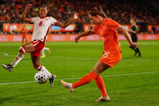 Women s International Friendly, Länderspiel, Nationalmannschaft - Netherlands vs Canada, Netherlands Marisa Olislagers of the Netherlands shoots on goal during the Women s International Friendly match between Netherlands and Canada at the McDOS Goffertstadion in Nijmegen, Netherlands, October 28, 2025. Nijmegen Netherlands  Copyright: xMatrixxImagesx xMarcelxterxBalsx
