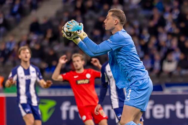 Berlin, Germany October 28, 2025 DFB Pokal 2025 2026 Hertha BSC Berlin vs SV Elversberg In picture goalkeeper Tjark Ernst Hertha DFB regulations prohibit any use of photographs as image sequences and or quasi video Olympiastadion Berlin Copyright: xFotostandx xSchäferx