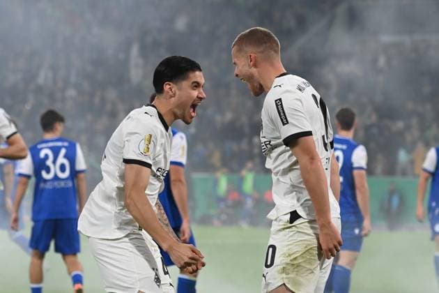 Nico ELVEDI MG cheers after his goal to 2 0, cheers, jubilation, joy, cheers, with Kevin DIKS MG Football, DFB Cup, 2nd main round, Borussia Moenchengladbach MG Karlsruher SC KA 3 1 on 28 10 2025 at Borussiapark Moenchengladbach Germany DFL regulations prohibit any use of photographs as image sequences and or quasi video Â