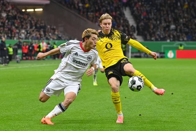 NO SALES IN JAPAN Ritsu DOAN Eintracht Frankfurt , action,duel against Daniel SVENSSON Borussia Dortmund Football DFB Pokal , 2 round Eintracht Frankfurt Borussia Dortmund 2 4 i E on 28 10 2025 , DEUTSCHE BANK PARK season 2025 2026,