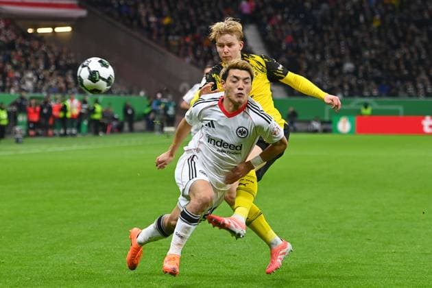 Ritsu DOAN Eintracht Frankfurt , action,duel against Daniel SVENSSON Borussia Dortmund Football DFB Pokal , 2 round Eintracht Frankfurt Borussia Dortmund 2 4 i E on 28 10 2025 , DEUTSCHE BANK PARK season 2025 2026,