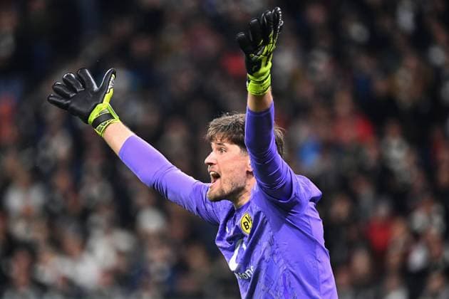 Goalkeeper Gregor KOBEL Borussia Dortmund , gestures,gives instructions,action,single image,cropped single image,portrait,portrait,portrait Football DFB Cup , 2 round Eintracht Frankfurt Borussia Dortmund 2 4 i E on 28 10 2025 , DEUTSCHE BANK PARK season 2025 2026,
