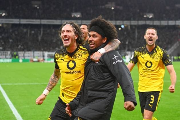 Final cheer from left Fabio SILVA Borussia Dortmund ,Karim ADEYEMI Borussia Dortmund , cheering,joy,enthusiasm,action football DFB Pokal , 2 round Eintracht Frankfurt Borussia Dortmund 2 4 i E on 28 10 2025 , DEUTSCHE BANK PARK season 2025 2026,