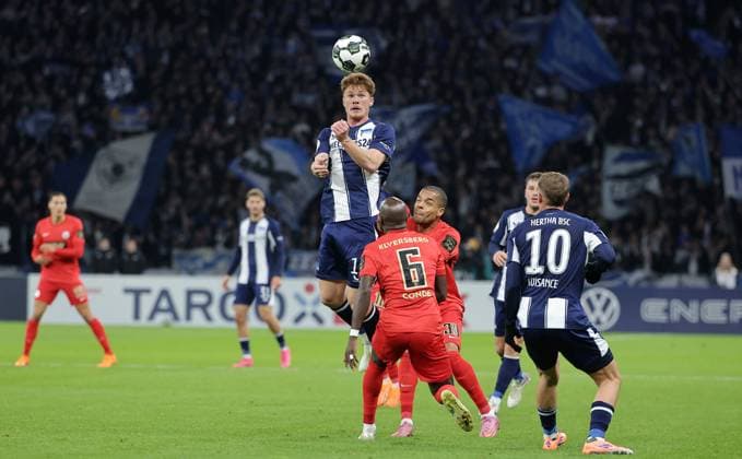Sebastian Grönning on the ball, Amara Conde, Jan Gyamerah duel Match scene Action Sport Soccer Football DFB Pokal 2 Round Men Season 2025 2026 28 10 2025 Hertha BSC Berlin vs SV Elversberg DFL regulations prohibit any use of photographs as image sequences and or quasi video