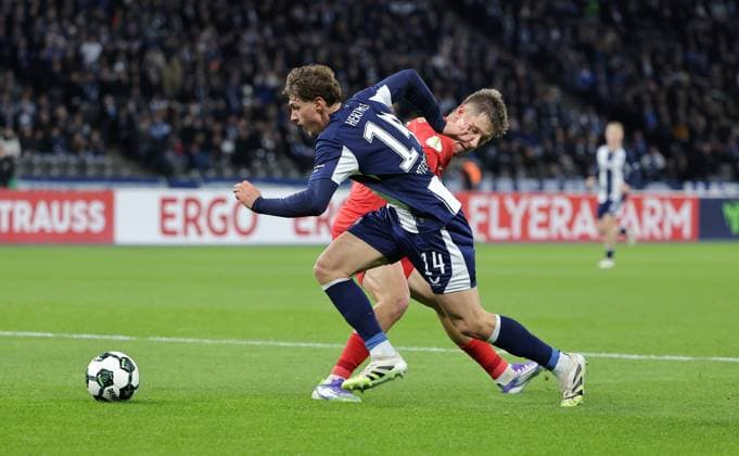 Maurice Krattenmacher on the ball, Lukas Pinckert duel Match scene Action Sport Soccer Football DFB Cup 2nd round Mens season 2025 2026 28 10 2025 Hertha BSC Berlin vs SV Elversberg DFL regulations prohibit any use of photographs as image sequences and or quasi video