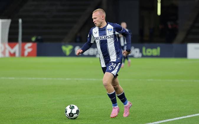 Jon Dagur Thorsteinsson on the ball Single image Crop Action Sport Soccer Football DFB Pokal 2 Round Men Season 2025 2026 28 10 2025 Hertha BSC Berlin vs SV Elversberg DFL regulations prohibit any use of photographs as image sequences and or quasi video