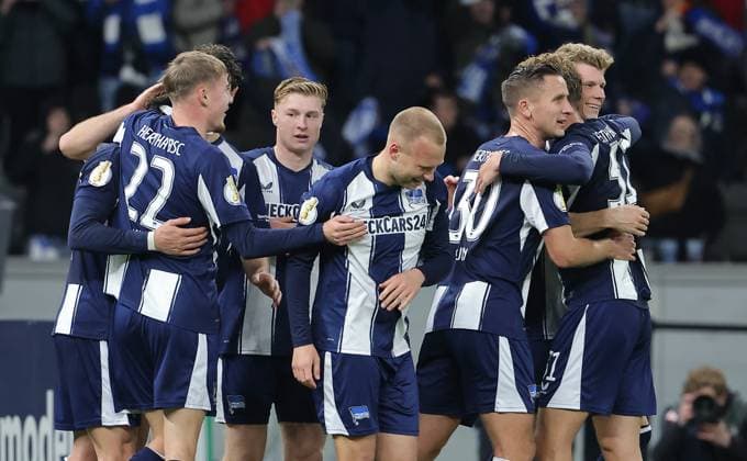 Jon Dagur Thorsteinsson celebrates after 3 0 with Marten Winkler, Julian Eitschberger, Paul Seguin, Marton Dardai Joy Emotion Jubilation Sport Football Soccer DFB Pokal 2 Round Men Season 2025 2026 28 10 2025 Hertha BSC Berlin vs SV Elversberg DFL regulations prohibit any use of photographs as image sequences and or quasi video