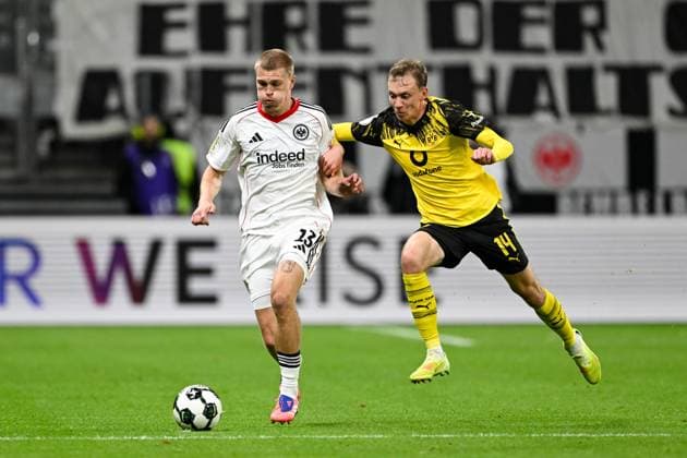 Rasmus Kristensen Eintracht Frankfurt, 13 in duel with Maximilian Beier Dortmund, 14 , GER, Eintracht Frankfurt vs Borussia Dortmund Football DFB Pokal, 2 Round, Season 2025 2026, 28 10 2025 DFB regulations prohibit any use of photographs as image sequences and or quasi video GER, Eintracht Frankfurt vs Borussia Dortmund Football DFB Pokal, 2 Round, Season 2025 2026, 28 10 2025 Frankfurt am Main Copyright: xEibner-Pressefoto FlorianxWiegandx EP_FWD