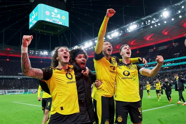 Fabio Silva (Borussia Dortmund), Karim Adeyemi (Borussia Dortmund), Jobe Bellingham (Borussia Dortmund) und Nico Schlotterbeck (Borussia Dortmund) jubeln, DFB-Pokal, Eintracht Frankfurt v Borussia Dortmund, Deutsche Bank Park am 28. October 2025 in Frankfurt, Deutschland. (Foto von Marco Steinbrenner DeFodi Images) Fabio Silva (Borussia Dortmund), Karim Adeyemi (Borussia Dortmund), Jobe Bellingham (Borussia Dortmund) und Nico Schlotterbeck (Borussia Dortmund) cheer, DFB-Pokal, Eintracht Frankfurt v Borussia Dortmund, Deutsche Bank Park, October 28, 2025 in Frankfurt, Germany. (Photo by Marco Steinbrenner DeFodi Images) DFB DFL REGULATIONS PROHIBIT ANY USE OF PHOTOGRAPHS AS IMAGE SEQUENCES AND OR QUASI-VIDEO. Fabio Silva Borussia Dortmund , Karim Adeyemi Borussia Dortmund , Jobe Bellingham Borussia Dortmund and Nico Schlotterbeck Borussia Dortmund cheer, DFB Pokal, Eintracht Frankfurt v Borussia Dortmund, Deutsche Bank Park on October 28, 2025 in Frankfurt, Germany Photo by Marco Steinbrenner DeFodi Images Fabio Silva Borussia Dortmund , Karim Adeyemi Borussia Dortmund , Jobe Bellingham Borussia Dortmund and Nico Schlotterbeck Borussia Dortmund cheer, DFB Pokal, Eintracht Frankfurt v Borussia Dortmund, Deutsche Bank Park, October 28, 2025 in Frankfurt, Germany Photo by Marco Steinbrenner DeFodi Images DFB DFL REGULATIONS PROHIBIT ANY USE OF PHOTOGRAPHS AS IMAGE SEQUENCES AND OR QUASI VIDEO