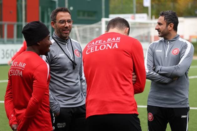 Coach Boris Schommers SI left and co-coach Mohamed Aslan SI right training of Sportfreunde Siegen on the artificial turf pitch at Leimbachstadion Soccer Regionalliga West, training, Sportfreunde Siegen, on 29 10 2025 in Siegen Germany