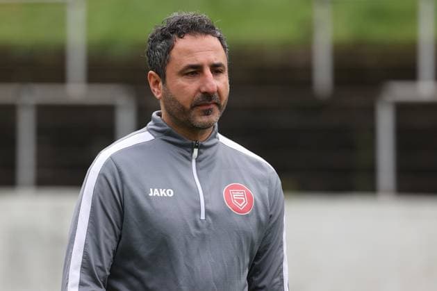 Co-coach Mohamed Aslan SI SI Training of Sportfreunde Siegen on the artificial turf pitch at Leimbachstadion Soccer Regionalliga West, Training, Sportfreunde Siegen, on 29 10 2025 in Siegen Germany