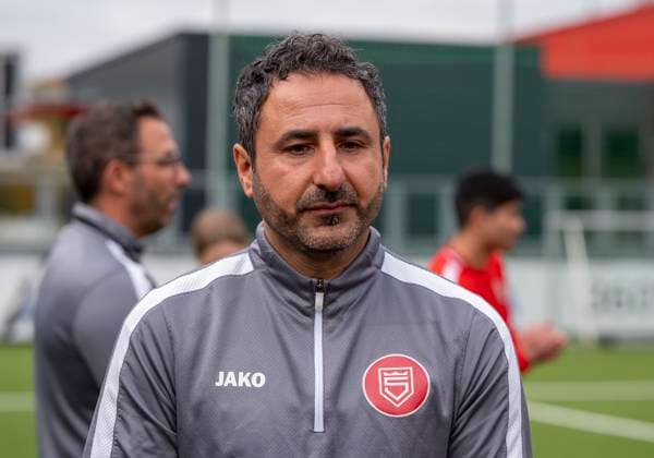 Mohamed Mo Aslan Sportfreunde Siegen, Co-Trainer First training session by new head coach Boris Schimmers at Sportfreunde Siegen 29 10 2025 Soccer, Regionalliga West, GER, Siegen, Leimbachstadion Nebenplatz Siegen Copyright: HMBxMedia xMarcoxBader