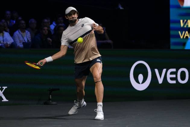 October 29, 2025, Nanterre, Hauts De Seine, France: ARTHUR RINDERKNECH (FRA) returns the ball to VALENTIN VACHEROT (MON) during the second round of Rolex Paris Masters 1000 tournament at La Defense Arena Stadium - Nanterre - France..Vacherot won 6:7 6:3 6:4 Nanterre France - ZUMAp119 20251029_zaf_p119_009 Copyright: xPierrexSteveninx