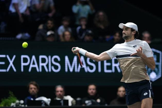 October 29, 2025, Nanterre, Hauts De Seine, France: ARTHUR RINDERKNECH (FRA) returns the ball to VALENTIN VACHEROT (MON) during the second round of Rolex Paris Masters 1000 tournament at La Defense Arena Stadium - Nanterre - France..Vacherot won 6:7 6:3 6:4 Nanterre France - ZUMAp119 20251029_zaf_p119_015 Copyright: xPierrexSteveninx