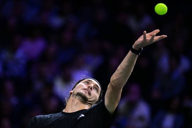 TENNIS : Rolex Paris Masters - Paris - 29 10 2025 Alexander Zverev ( Germany ) serves during the Rolex Paris Masters at Paris La Defense Arena on October 29, 2025 in Nanterre, France. (Photo by Federico Pestellini PSNewz ) ParisFrance  Copyright: xFedericoxPestellinix
