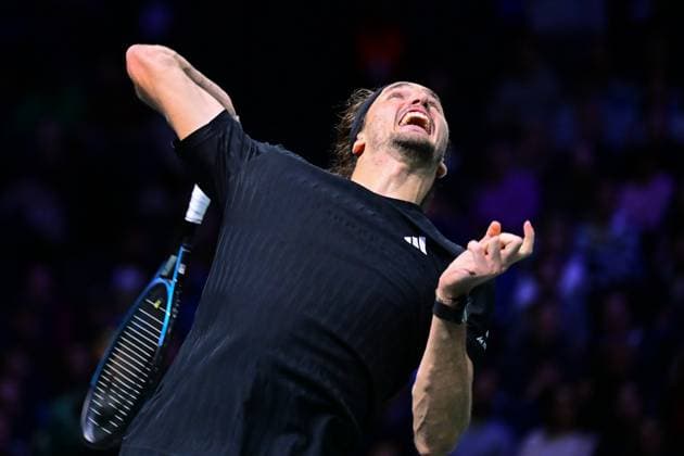 TENNIS : Rolex Paris Masters - Paris - 29 10 2025 Alexander Zverev ( Germany ) serves during the Rolex Paris Masters at Paris La Defense Arena on October 29, 2025 in Nanterre, France. (Photo by Federico Pestellini PSNewz ) ParisFrance  Copyright: xFedericoxPestellinix