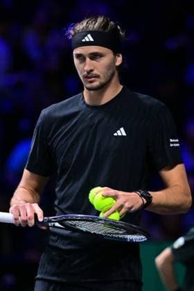 TENNIS : Rolex Paris Masters - Paris - 29 10 2025 Attitude of Alexander Zverev ( Germany ) during the Rolex Paris Masters at Paris La Defense Arena on October 29, 2025 in Nanterre, France. (Photo by Federico Pestellini PSNewz ) ParisFrance  Copyright: xFedericoxPestellinix