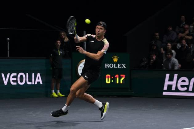 October 29, 2025, Nanterre, Hauts De Seine, France: ALEXANDRE MULLER (FRA) returns the ball to FELIX AUGER ALIASSIME (CAN) during the second round of Rolex Paris Masters 1000 tournament at La Defense Arena Stadium - Nanterre - France..Auger Aliassime won 5:7 7:6 7:6. Nanterre France - ZUMAp119 20251029_zaf_p119_037 Copyright: xPierrexSteveninx