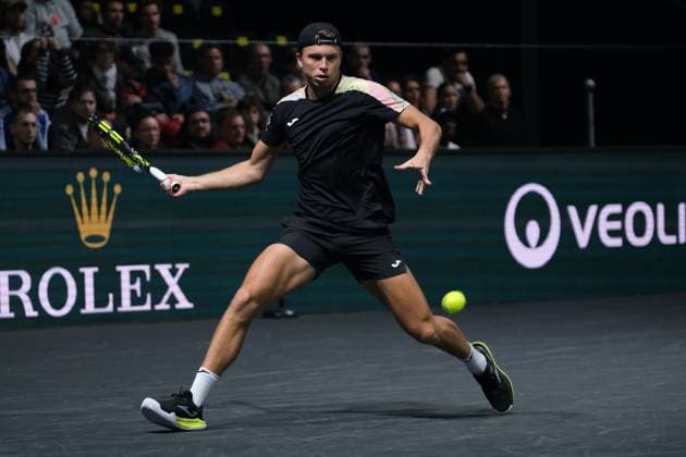 October 29, 2025, Nanterre, Hauts De Seine, France: ALEXANDRE MULLER (FRA) returns the ball to FELIX AUGER ALIASSIME (CAN) during the second round of Rolex Paris Masters 1000 tournament at La Defense Arena Stadium - Nanterre - France..Auger Aliassime won 5:7 7:6 7:6. Nanterre France - ZUMAp119 20251029_zaf_p119_045 Copyright: xPierrexSteveninx