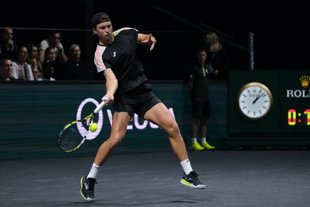 October 29, 2025, Nanterre, Hauts De Seine, France: ALEXANDRE MULLER (FRA) returns the ball to FELIX AUGER ALIASSIME (CAN) during the second round of Rolex Paris Masters 1000 tournament at La Defense Arena Stadium - Nanterre - France..Auger Aliassime won 5:7 7:6 7:6. Nanterre France - ZUMAp119 20251029_zaf_p119_049 Copyright: xPierrexSteveninx