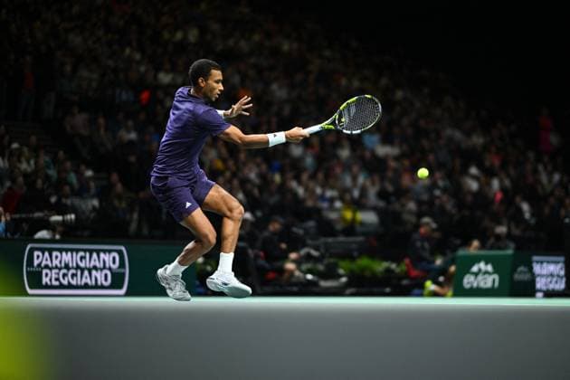 Rolex Paris Master Second Round Felix Auger-Aliassime (CAN) during his second round at the 2025 Rolex Paris Masters at the U Arena in Paris, FRANCE, on October 29, 2025. Photo by Corinne Dubreuil ABACAPRESS.COM Paris Ile-de-France France  Copyright: xDubreuilxCorinne ABACAx
