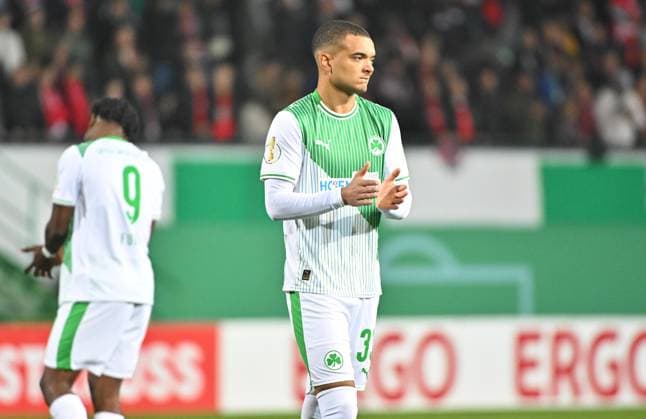 29 10 2025 Soccer Season 2025 2026 DFB Pokal Club Cup 02 Round SpVgg Greuther Fürth Kleeblatt 1 FC Kaiserslautern FCK Rote Teufel Sportfoto Zink MeZi xmexzix regulations prohibit any use of photographs as image sequences and or quasi video Maximilian Solomon Dietz 33, SpVgg Greuther Fürth disappointed disappointment