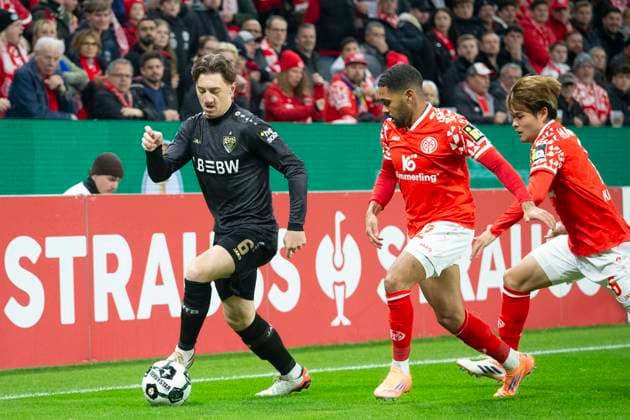 GER, Mainz, Soccer, DFB Cup, 2nd main round, FSV Mainz 05 vs VFB Stuttgart in the picture from l Angelo Stiller VFB Stuttgart 06 , Phillipp Mwene FSV Mainz 05 02 , duel 29 10 2025, MEWA Arena Mainz DFB REGULATIONS PROHIBIT ANY USE OF PHOTOGRAPHS AS IMAGE SEQUENCES AND OR QUASI VIDEO, Copyright: HMBxMedia PaulxFritz