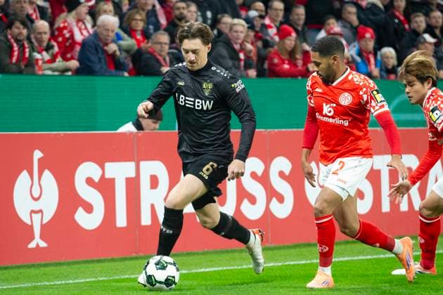 GER, Mainz, Soccer, DFB Cup, 2nd main round, FSV Mainz 05 vs VFB Stuttgart in the picture from l Angelo Stiller VFB Stuttgart 06 , Phillipp Mwene FSV Mainz 05 02 , duel 29 10 2025, MEWA Arena Mainz DFB REGULATIONS PROHIBIT ANY USE OF PHOTOGRAPHS AS IMAGE SEQUENCES AND OR QUASI VIDEO, Copyright: HMBxMedia PaulxFritz
